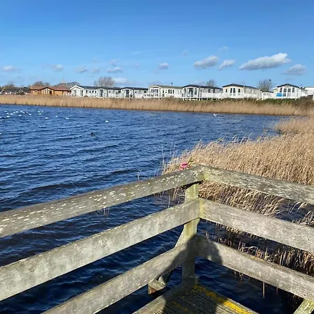 Lagoon Close Holiday Home Pagham Exterior photo