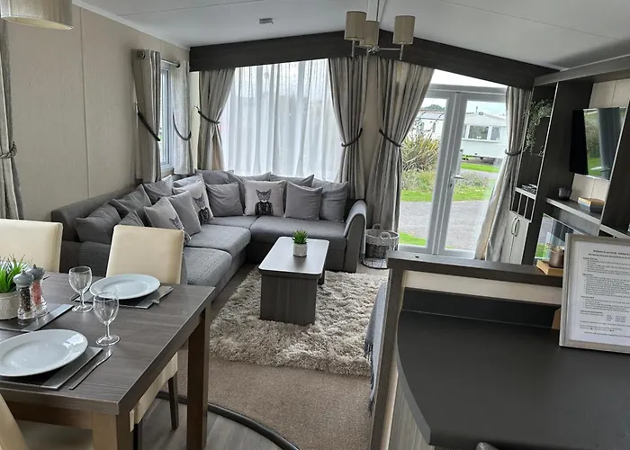 Lagoon Close Holiday Home